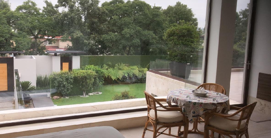 Casa en Lomas Hipódromo 1,200m2